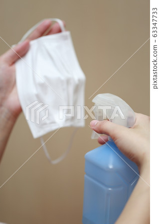 Mask (virus removal infection prevention influenza cold air pollution disease allergy copy space) Mask (virus removal infection prevention influenza cold air pollution disease allergy copy space) 63347733