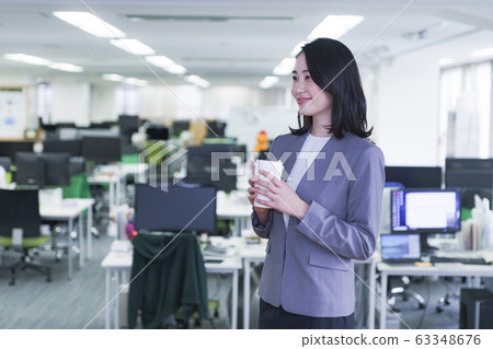 Staggered work Work style reform Business Business woman Japanese Lifestyle Coffee Early morning Morning 63348676