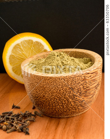 Henna powder 63350706