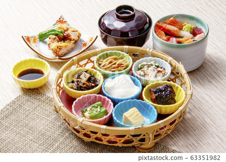 Fried food with side dishes and chirashi sushi 63351982