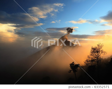 <Guatemala> Fuego Volcano <Guatemala> Fuego Volcano 63352571