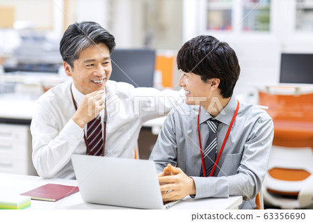 男性企業老闆下屬 63356690