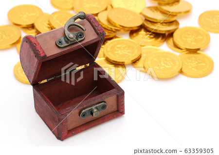 Treasure chest gold coin 63359305