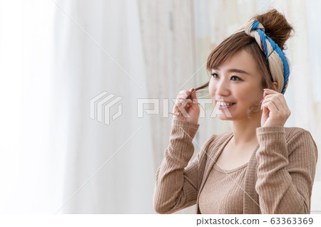 穿房間的女人 穿房間的女人 63363369