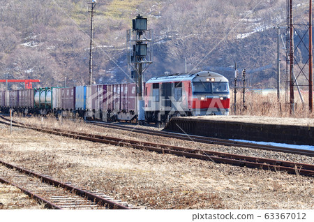 Picture of a freight train passing through JR Motowa Nishi Station in Muroran, Hokkaido in early spring Picture of a freight train passing through JR Motowa Nishi Station in Muroran, Hokkaido in early spring 63367012