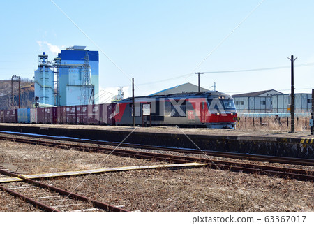 Picture of a freight train passing through JR Motowa Nishi Station in Muroran, Hokkaido in early spring Picture of a freight train passing through JR Motowa Nishi Station in Muroran, Hokkaido in early spring 63367017