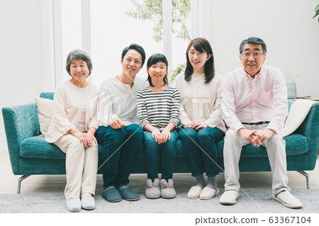three generation family, family, sit 63367104