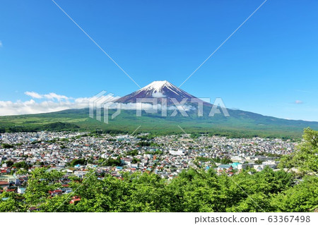 藍天和初夏和富士山新綠 63367498