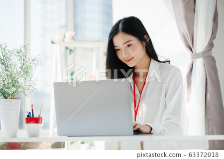 Girl Shopping Girl Shopping 63372018