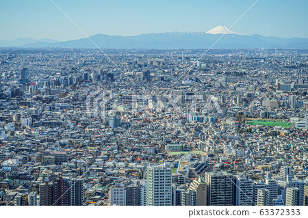 從東京都政府天文台看到的東京天際線和富士山 63372333