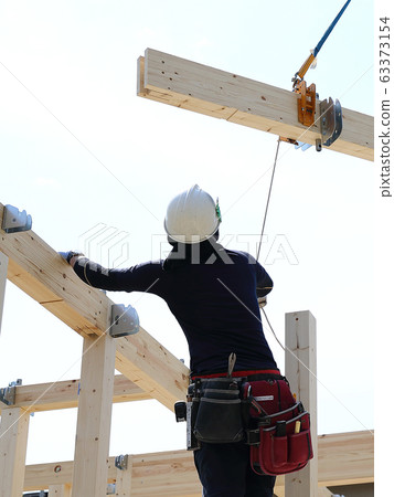 Craftsman who builds a new house Craftsman who builds a new house 63373154