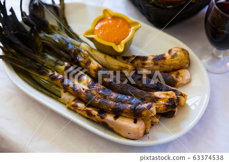 Calcots onions with Romesco sauce Calcots onions with Romesco sauce 63374538