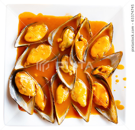 Steamed mussels with red sauce Steamed mussels with red sauce 63374745