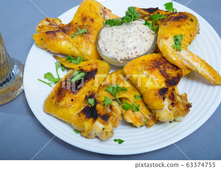Grilled chicken wings with spicy sauce Grilled chicken wings with spicy sauce 63374755