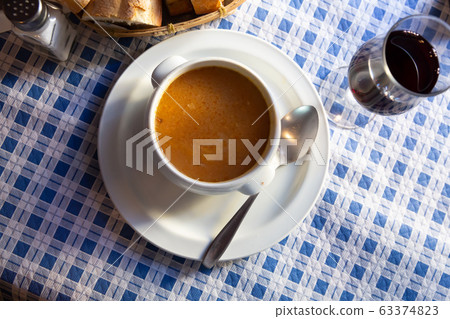 Vegetable soup 63374823