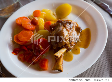 Codillo with baked potatoes Codillo with baked potatoes 63374965