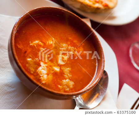 Castilian garlic soup Castilian garlic soup 63375100