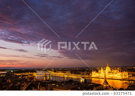 Budapest night view 63375471