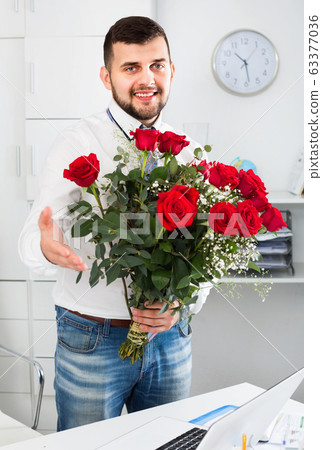 Young man ready to present flowers to woman Young man ready to present flowers to woman 63377036