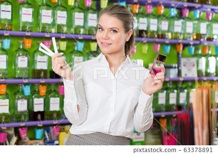 Girl choosing perfume 63378891