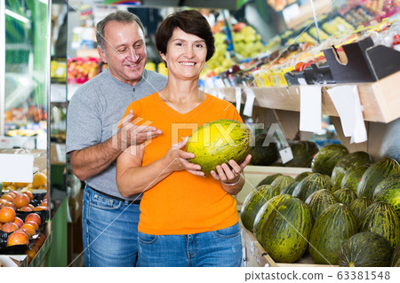 Man and his wife are choosing ripe melon Man and his wife are choosing ripe melon 63381548