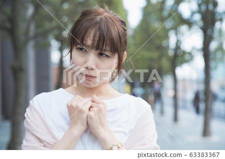 Shocked woman with sad expression 63383367