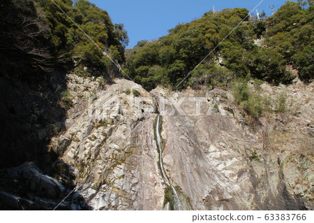 Kobe Hayato Falls 63383766