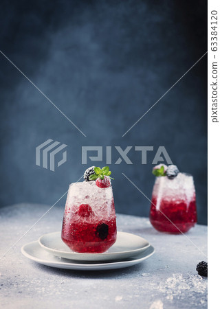 Summer cocktail with berry 63384120