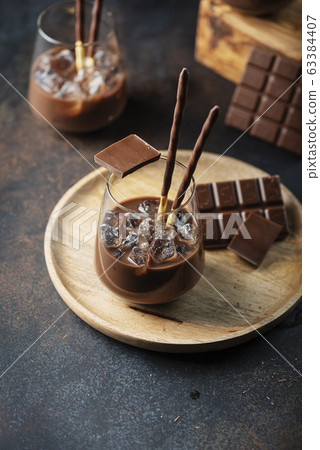 Creamy sweet liqueur with chocolate Creamy sweet liqueur with chocolate 63384407