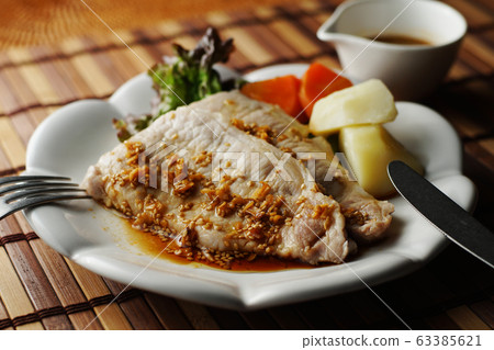 Boiled pork with sesame and ginger spicy sauce with hot vegetables Boiled pork with sesame and ginger spicy sauce with hot vegetables 63385621