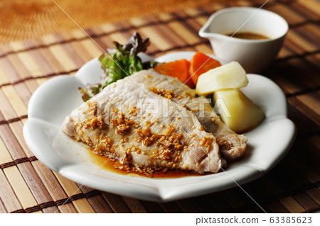 Boiled pork with sesame and ginger spicy sauce with hot vegetables Boiled pork with sesame and ginger spicy sauce with hot vegetables 63385623
