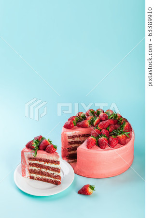 Strawberry mascarpone cake with fresh berries and rosemary leaves 63389910