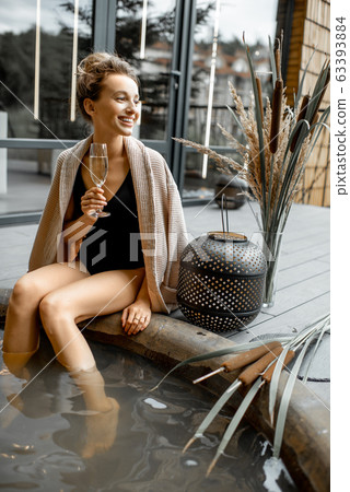 Women in the SPA with hot vat Women in the SPA with hot vat 63393884