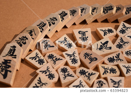 Knock out Dominoes 63394823