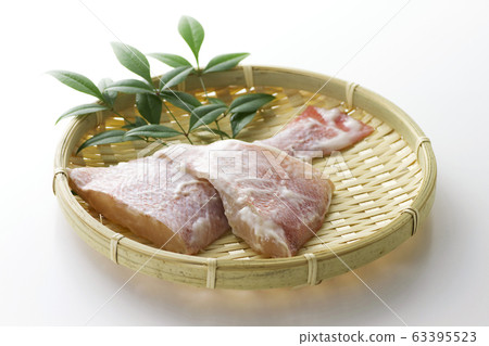 Red fish pickles 1 63395523