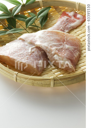 Red fish pickles 16 63395530