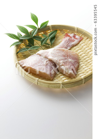 Red fish pickles 8 63395545