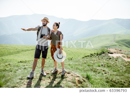 Couple traveling in the mountains 63396793