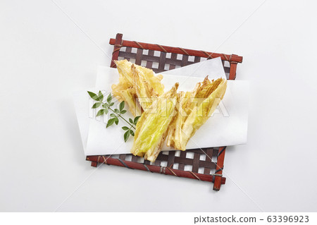 Moist tempura 63396923