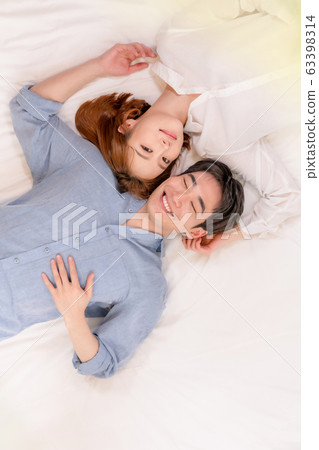 情侶睡覺假期 63398314