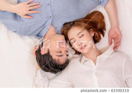 情侶睡覺假期 63398319