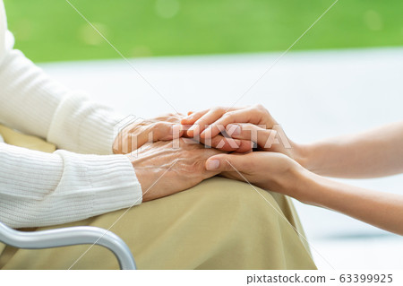 護理輪椅照料者高級女子醫學形象 63399925