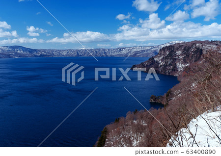 [Lake Towada, Aomori Prefecture] Lake Towada in early spring: Lake Towada as seen from the View Lake is an open large panorama 63400890