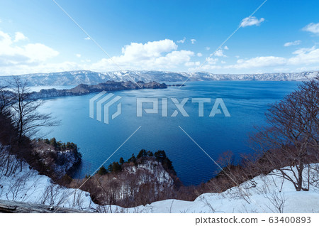[Lake Towada, Aomori Prefecture] Lake Towada in early spring: Lake Towada as seen from the View Lake is an open large panorama 63400893