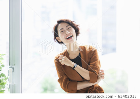 Female portrait 63402015