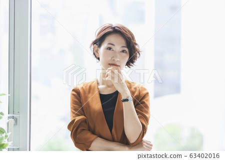 Female portrait 63402016