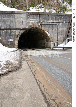 Photographing the Shizukari Tunnel at the Shizukari Pass in Nagamanbe-cho, Hokkaido in early spring Photographing the Shizukari Tunnel at the Shizukari Pass in Nagamanbe-cho, Hokkaido in early spring 63404118