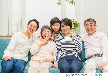 three generations, family, grinning 63404508