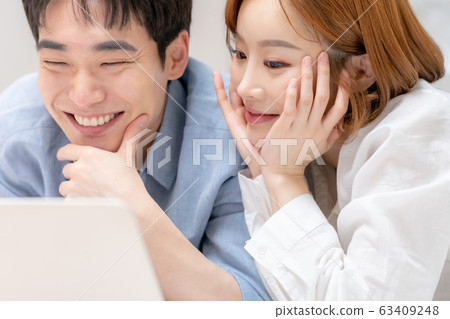 Lovers couple newlyweds Lovers couple newlyweds 63409248