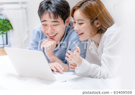 Lovers couple newlyweds Lovers couple newlyweds 63409509